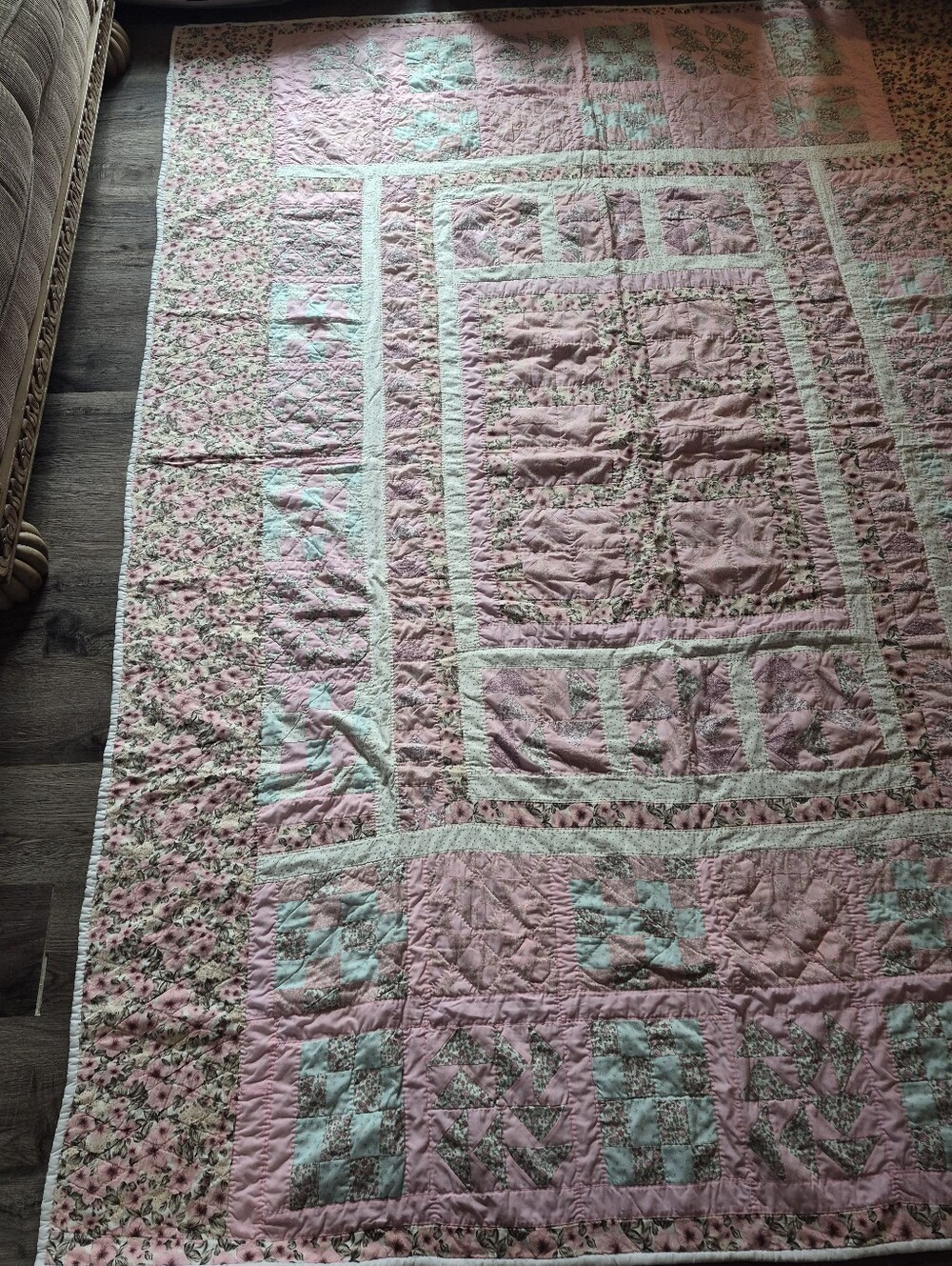 🩷💚🤍Handmade Patchwork Quilt - Picture 6 of 12